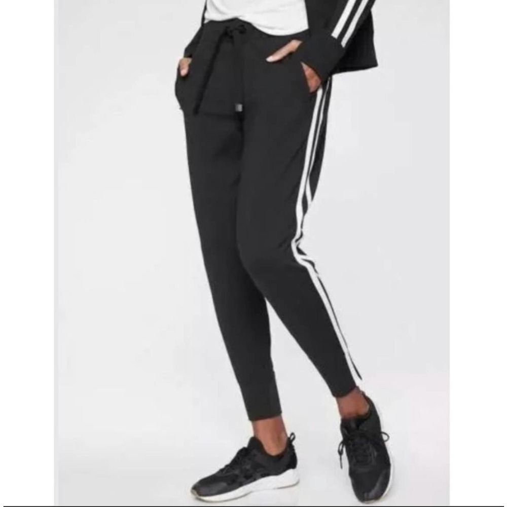 Athleta Metro trim jogger S black‎